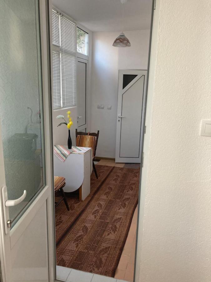 Private Room With Lovely Yard Sandanski Exterior photo